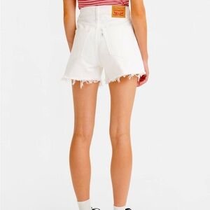 Levi’s mom shorts white destructed